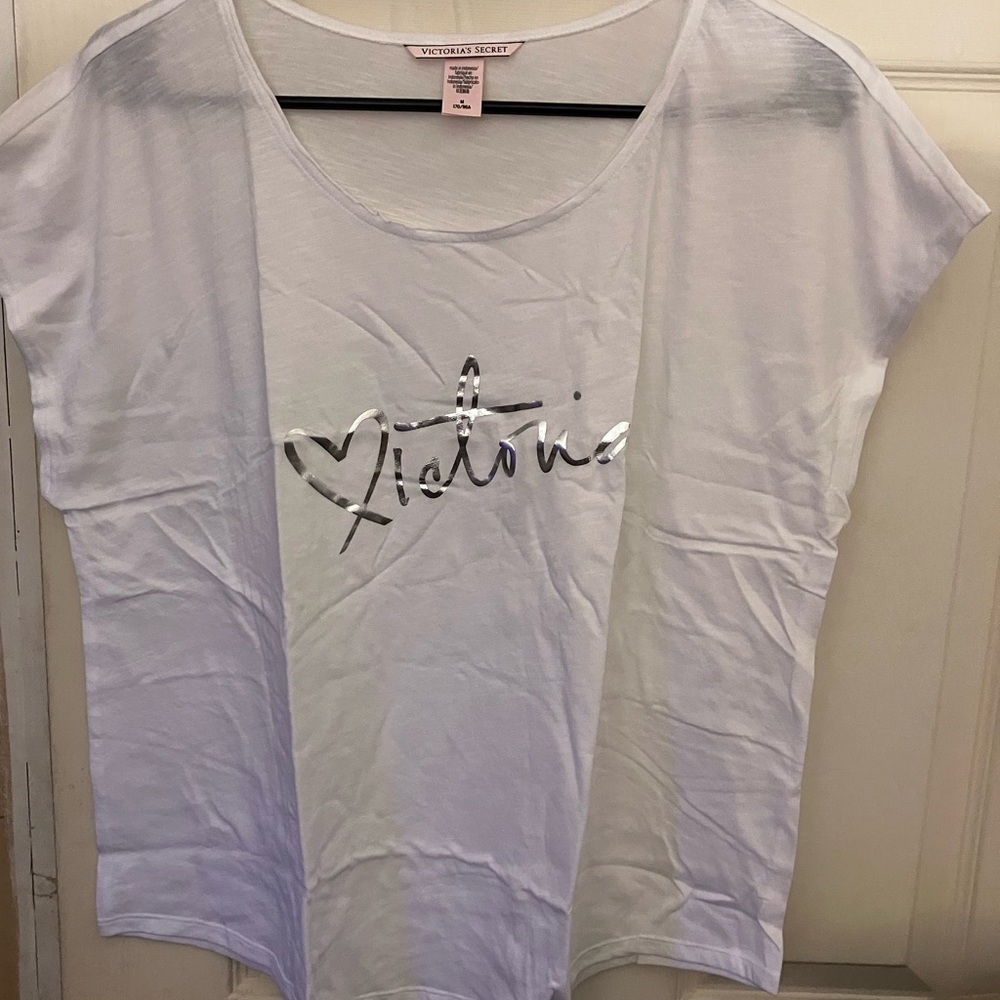 NWT Victoria's Secret Victoria Script Logo T-Shirt Sleep White M NEW